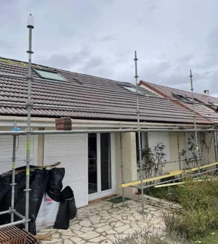 Rénovation d'une toiture à quatre pans d'une maison dans le Loiret