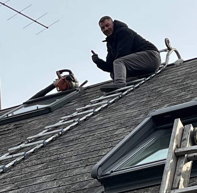 Un portrait de Monsieur Schartier sur une toiture à Saint-Jean-de-la-Ruelle